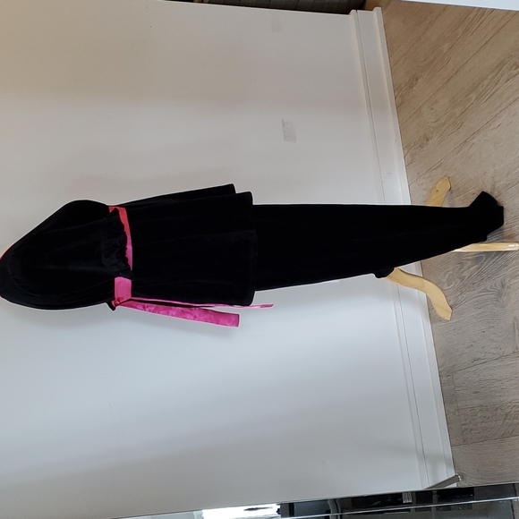 Betsey Johnson PJs Black Velvet Pajama Set - 2 pc pink bow set - Picture 7 of 12